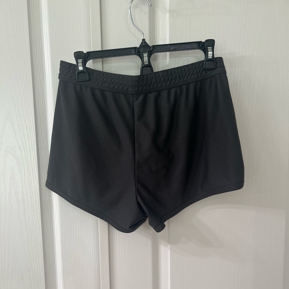 The North Face Grey Shorts - Picture 5 of 6